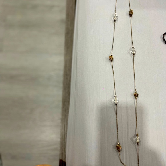 Necklace silver and crystal clear it’s used - Picture 1 of 3